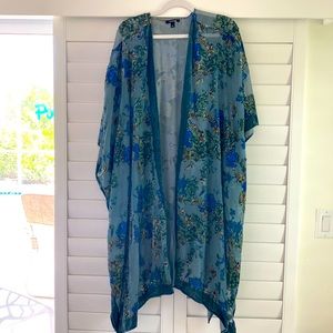 Torrid kimono beach cover up size 5/6. Velvet burnout floral print